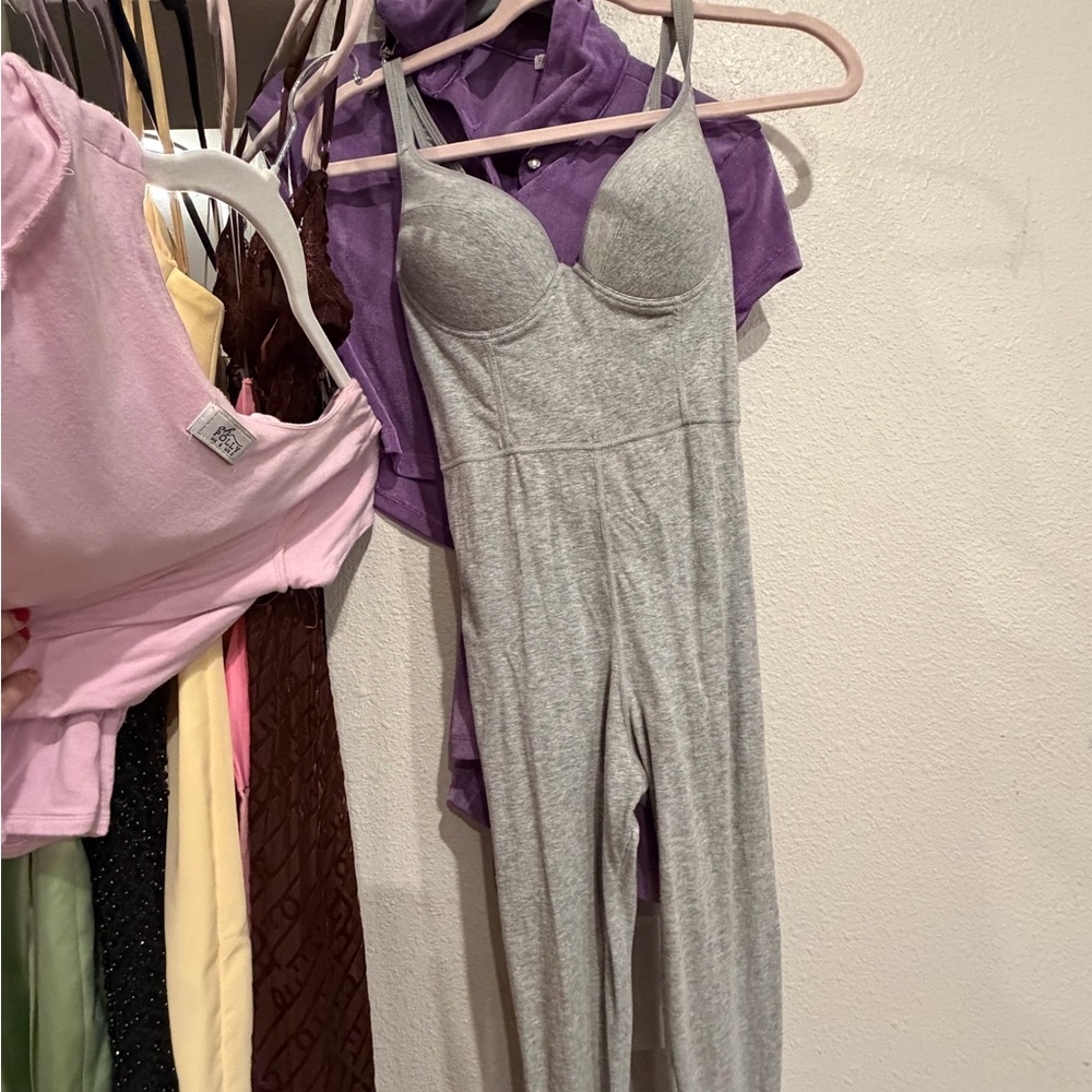 Women’s Clothing Bundle – XS / Small – 34 Pieces - Picture 4 of 14